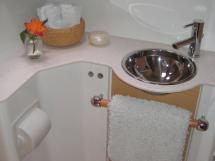 Aft port cabin bathroom