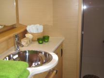 Owner's hull : bathroom