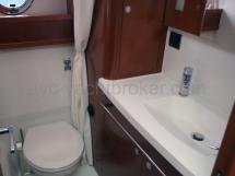 Center double cabin's bathroom