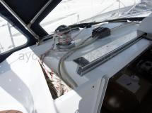 Starboard roof winch with halyard locker