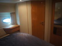 Front cabin (bathroom access)