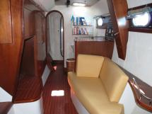 Owner's aft starboard cabin (bench, desk)