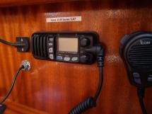 Bavaria 38 - VHF radio