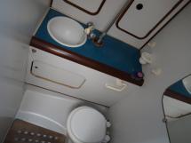 Oceanis 430 - Bathroom