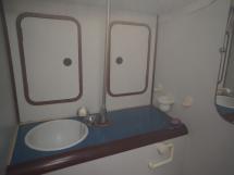 Oceanis 430 - Bathroom