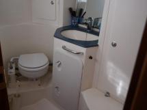 Bavaria 38 - Bathroom