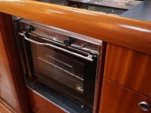 Bavaria 38 - Gimbaled oven