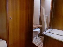 Hunter 38 - Bathroom access from the aft cabin