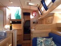 OVNI 395 - Companionway and aft cabin access