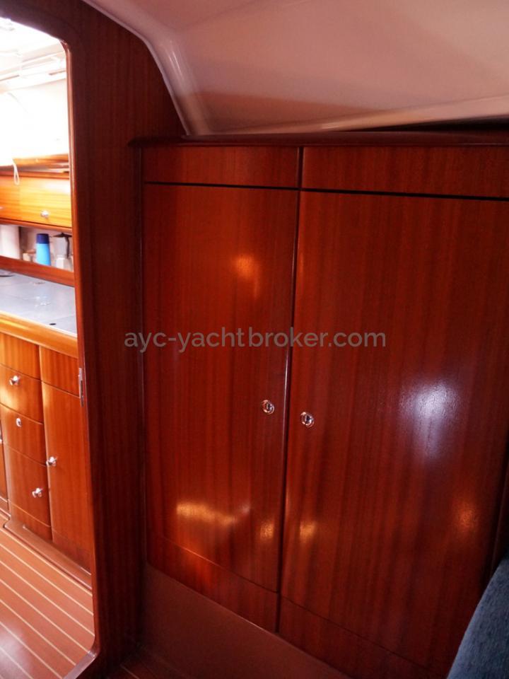 Bavaria 38 - Storage in the forward owner's cabin