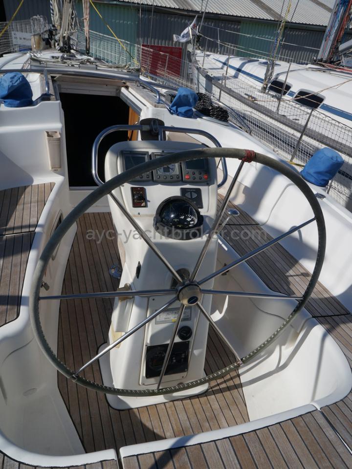 Bavaria 38 - Cockpit