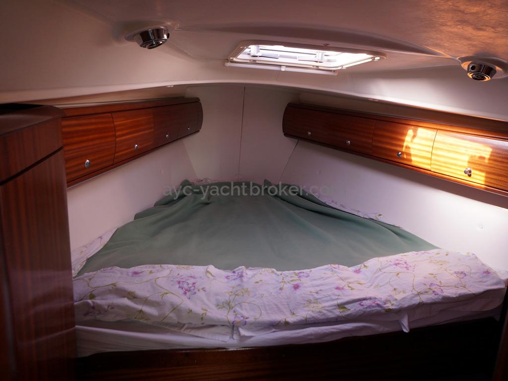 Bavaria 38 - Double bed in the forward owner's cabin