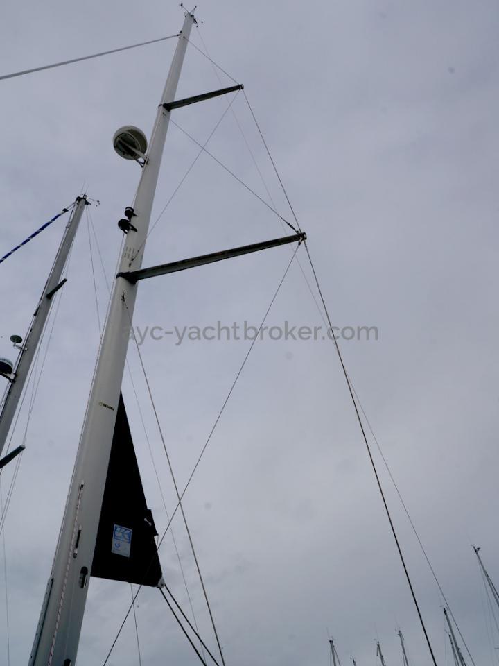 Hunter 38 - Furling mast